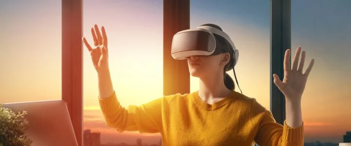 Augmented Reality (AR) and Virtual Reality (VR)
